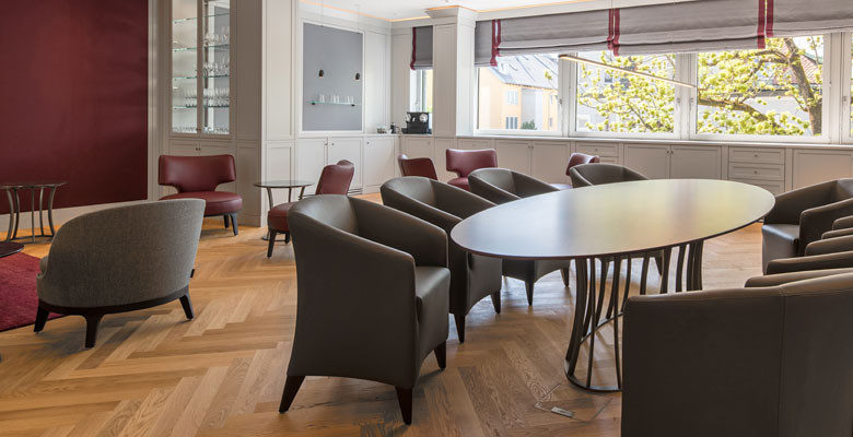 Planung & komplette Realisierung von Boden, Innenausbau, Licht, Decke, Möbel