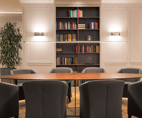 Planung & komplette Realisierung von Boden, Innenausbau, Licht, Decke, Möbel